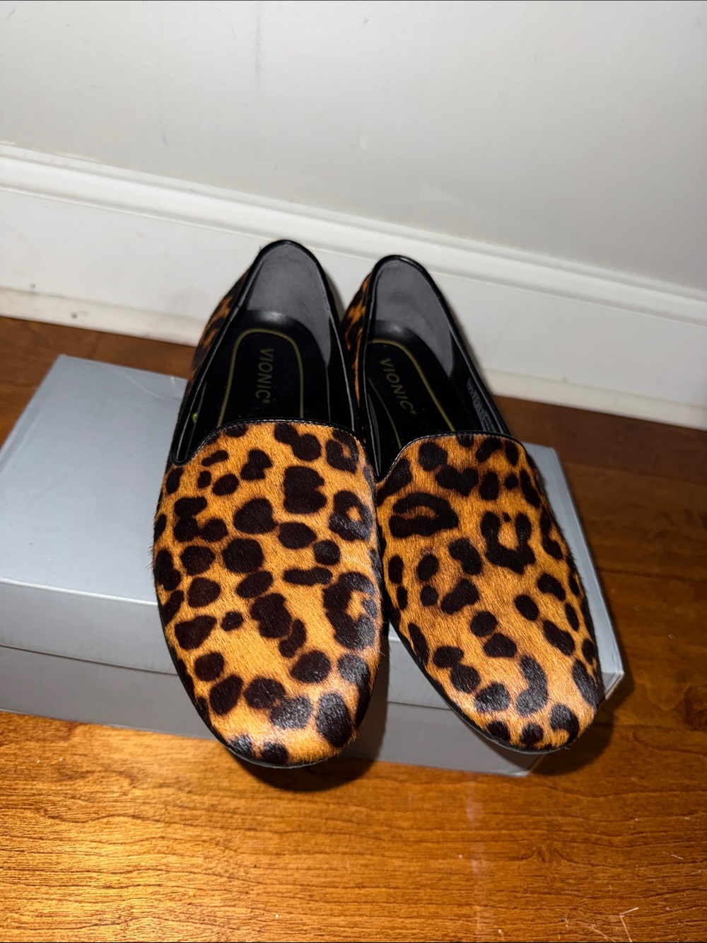 Vionic Willa Leopard Loafers - tan&Black size 8 - Picture 2 of 6